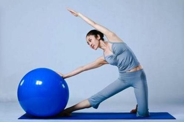瑜伽球的氣怎么放 使用瑜伽球的注意事項 瑜伽球的氣怎么放 使用瑜伽球的注意事項