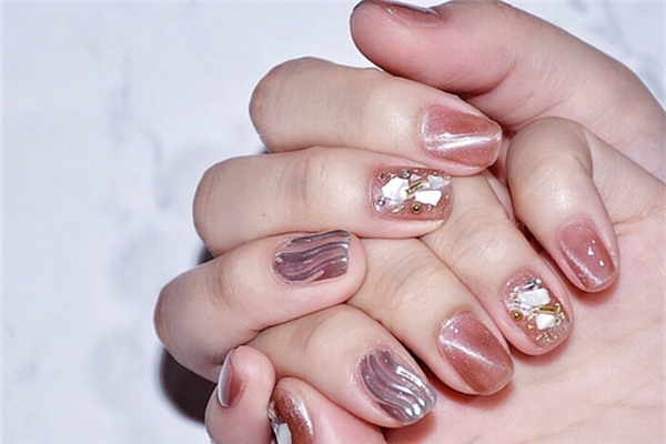 貓眼美甲要用專門(mén)的指甲油嗎 貓眼美甲要做多久 貓眼美甲要用專門(mén)的指甲油嗎 貓眼美甲要做多久