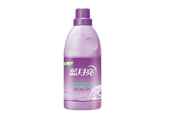 藍月亮柔順劑可以當洗衣液用嗎 藍月亮柔順劑怎么用 藍月亮柔順劑可以當洗衣液用嗎 藍月亮柔順劑怎么用