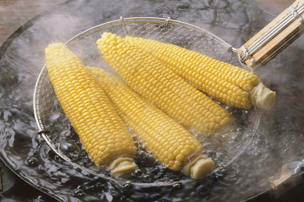 玉米可以空腹吃嗎 玉米可以代替米飯嗎 玉米可以空腹吃嗎 玉米可以代替米飯嗎