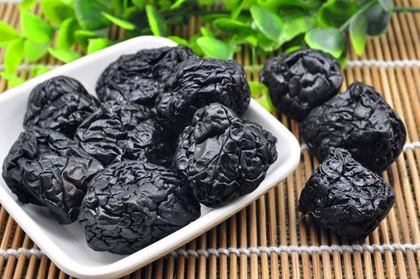 烏梅的功效與作用 烏梅泡水的功效與作用 烏梅的功效與作用 烏梅泡水的功效與作用