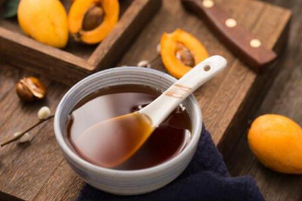 枇杷膏和秋梨膏的區(qū)別 枇杷膏可以治療慢性咽炎嗎 枇杷膏和秋梨膏的區(qū)別 枇杷膏可以治療慢性咽炎嗎