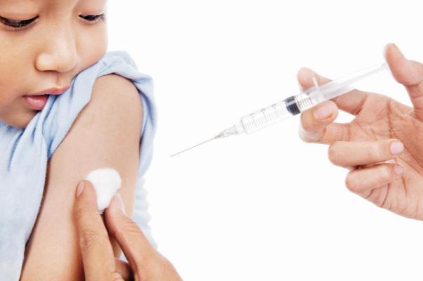 寶寶打預(yù)防針的地方紅腫了怎么辦 嬰兒打疫苗的地方紅腫是怎么回事 寶寶打預(yù)防針的地方紅腫了怎么辦 嬰兒打疫苗的地方紅腫是怎么回事