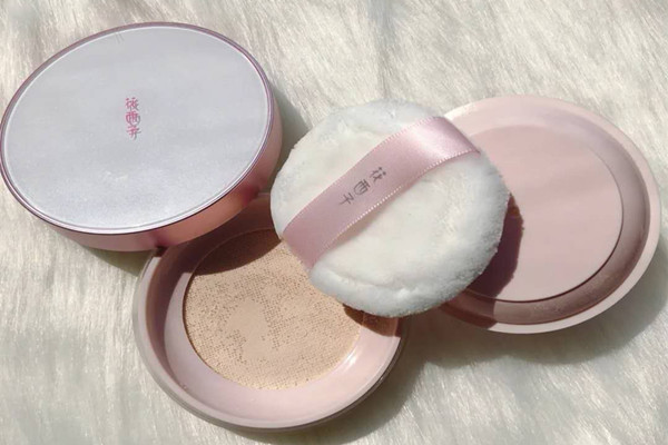 散粉和蜜粉一樣嗎 散粉和蜜粉有啥區(qū)別 散粉和蜜粉一樣嗎 散粉和蜜粉有啥區(qū)別