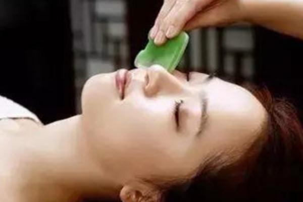 面部刮痧孕婦能做嗎 面部刮痧祛斑多久見(jiàn)效 面部刮痧孕婦能做嗎 面部刮痧祛斑多久見(jiàn)效