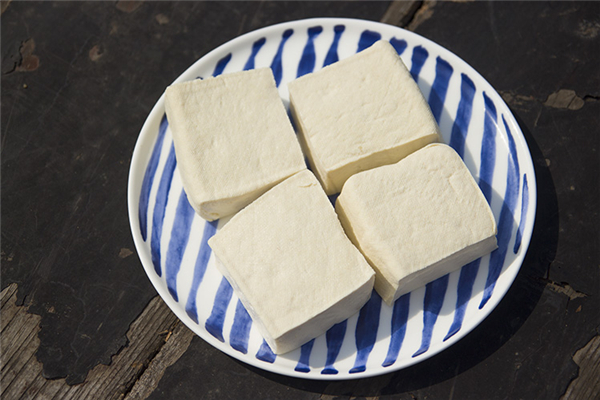 石膏豆腐放多少石膏 石膏豆腐的石膏是什么 石膏豆腐放多少石膏 石膏豆腐的石膏是什么