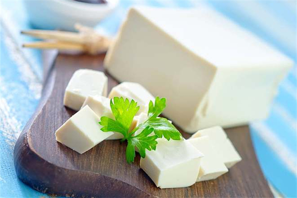 豆腐可以和菠菜一起吃嗎 豆腐和螃蟹可以一起吃嗎 豆腐可以和菠菜一起吃嗎 豆腐和螃蟹可以一起吃嗎