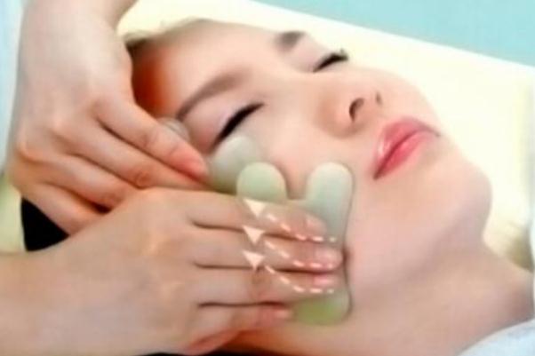 面部刮痧的危害 面部刮痧有用嗎 面部刮痧的危害 面部刮痧有用嗎