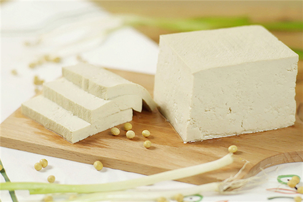 豆腐可以和菠菜一起吃嗎 豆腐和螃蟹可以一起吃嗎 豆腐可以和菠菜一起吃嗎 豆腐和螃蟹可以一起吃嗎