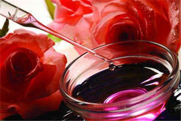 玫瑰精油真的能美白祛斑嗎 玫瑰精油哪個品牌最好 玫瑰精油真的能美白祛斑嗎 玫瑰精油哪個品牌最好
