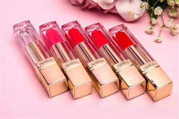 口紅雨衣涂在口紅前面還是后面 口紅雨衣的正確使用方法 口紅雨衣涂在口紅前面還是后面 口紅雨衣的正確使用方法