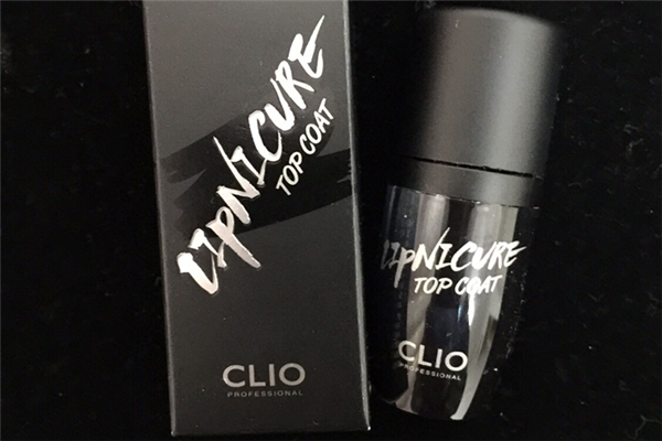 口紅雨衣接吻會掉色嗎 口紅雨衣是啥 口紅雨衣接吻會掉色嗎 口紅雨衣是啥