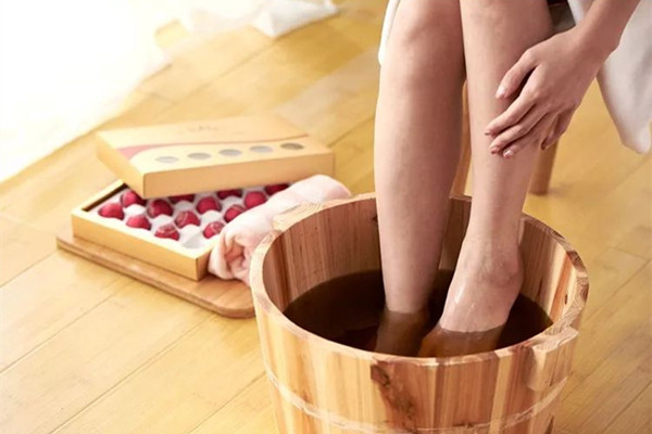 泡腳是早上好還是晚上好 泡腳是出汗好還是不出 泡腳是早上好還是晚上好 泡腳是出汗好還是不出