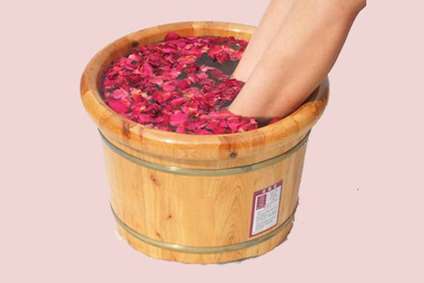 泡腳需要多少度的水溫 泡腳對減肥有用嗎 泡腳需要多少度的水溫 泡腳對減肥有用嗎