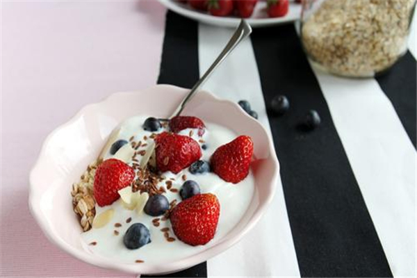 酸奶可以解酒不 酸奶能空腹飲用嗎 酸奶可以解酒不 酸奶能空腹飲用嗎