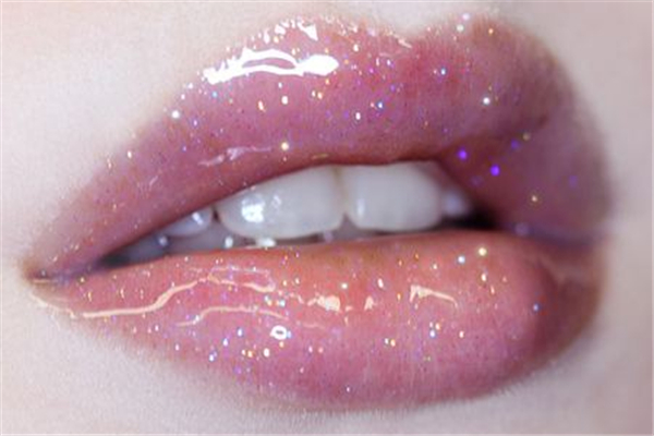 豐唇可以吃消炎藥嗎 豐唇吃什么食物 豐唇可以吃消炎藥嗎 豐唇吃什么食物