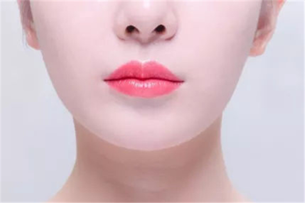 豐唇和嘟嘟唇一樣嗎 豐唇和嘟嘟唇的區(qū)別 豐唇和嘟嘟唇一樣嗎 豐唇和嘟嘟唇的區(qū)別