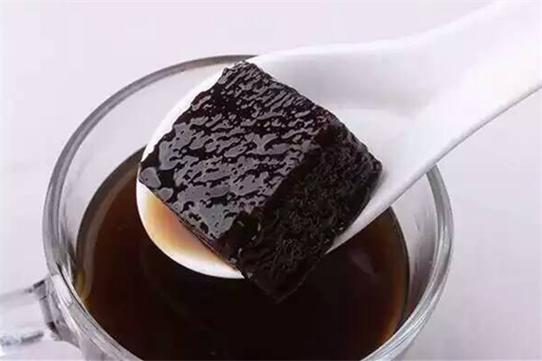 黑糖和紅糖哪個補(bǔ)血效果好 黑糖可以調(diào)理月經(jīng)嗎 黑糖和紅糖哪個補(bǔ)血效果好 黑糖可以調(diào)理月經(jīng)嗎