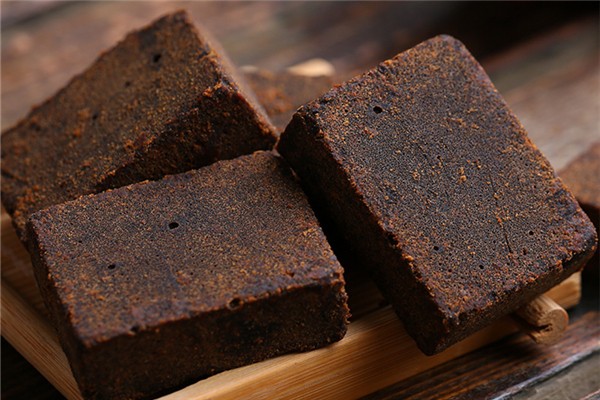 黑糖和紅糖哪個補(bǔ)血效果好 黑糖可以調(diào)理月經(jīng)嗎 黑糖和紅糖哪個補(bǔ)血效果好 黑糖可以調(diào)理月經(jīng)嗎