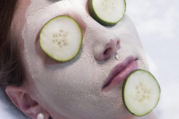 黃瓜片敷臉有什么好處 黃瓜片敷臉有美白效果嗎 黃瓜片敷臉有什么好處 黃瓜片敷臉有美白效果嗎