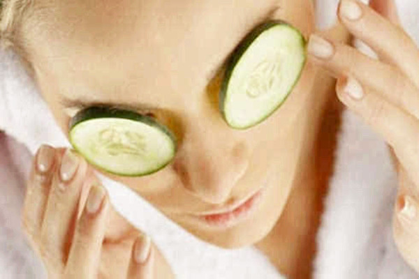 黃瓜片敷臉要切多薄 黃瓜片敷臉怎么敷 黃瓜片敷臉要切多薄 黃瓜片敷臉怎么敷