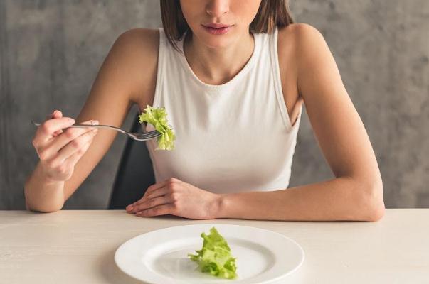 節(jié)食減肥是指不吃飯嗎 節(jié)食減肥是什么意思 節(jié)食減肥是指不吃飯嗎 節(jié)食減肥是什么意思