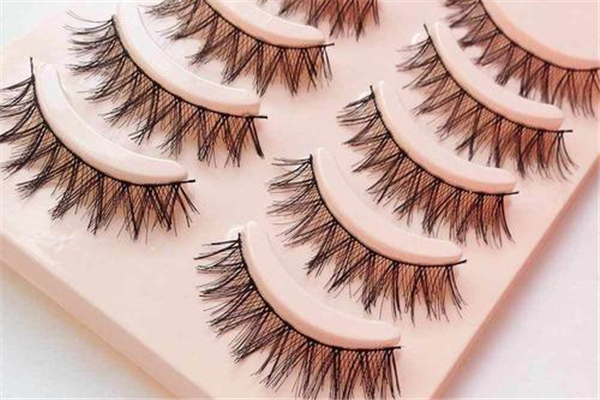 假睫毛對真睫毛有危害嗎 假睫毛會不會影響自己的睫毛 假睫毛對真睫毛有危害嗎 假睫毛會不會影響自己的睫毛