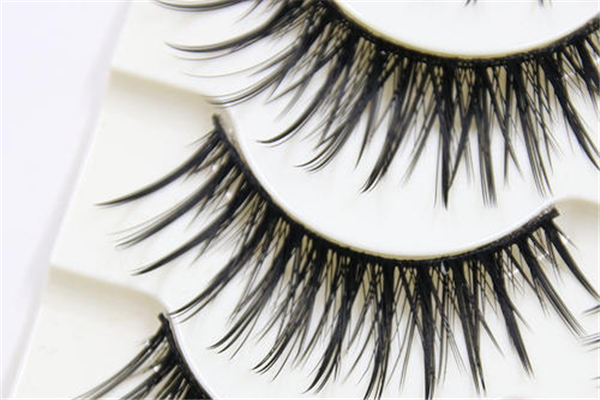 假睫毛對真睫毛有危害嗎 假睫毛會不會影響自己的睫毛 假睫毛對真睫毛有危害嗎 假睫毛會不會影響自己的睫毛