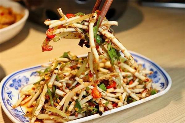 魚腥草涼拌要開水燙嗎 魚腥草的食用價(jià)值 魚腥草涼拌要開水燙嗎 魚腥草的食用價(jià)值