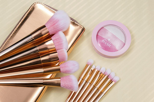 化妝刷一定要買嗎 化妝用的刷子有哪些 化妝刷一定要買嗎 化妝用的刷子有哪些