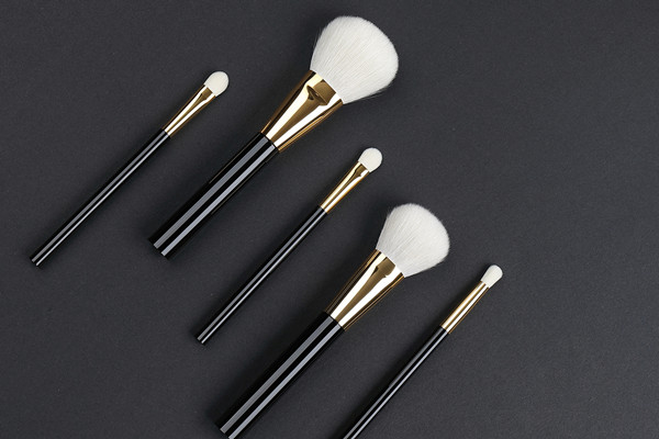 化妝刷會(huì)發(fā)霉嗎 化妝刷買回來需要洗嗎 化妝刷會(huì)發(fā)霉嗎 化妝刷買回來需要洗嗎