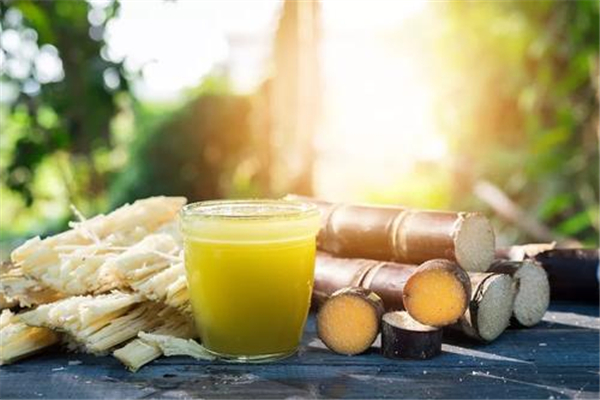 甘蔗有紅斑點(diǎn)還能吃嗎 甘蔗把發(fā)紅的地方切了還能吃嗎 甘蔗有紅斑點(diǎn)還能吃嗎 甘蔗把發(fā)紅的地方切了還能吃嗎