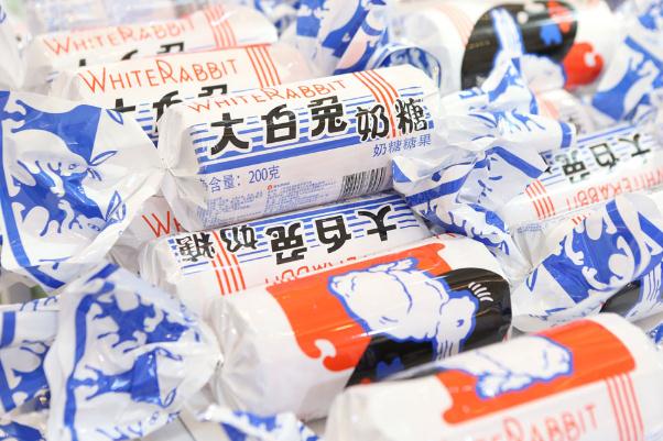 大白兔奶糖對(duì)身體的危害 為什么現(xiàn)在的大白兔奶糖變硬了不甜了 大白兔奶糖對(duì)身體的危害 為什么現(xiàn)在的大白兔奶糖變硬了不甜了