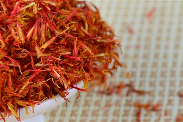 紅花適合什么時(shí)候喝 紅花一般用幾克 紅花適合什么時(shí)候喝 紅花一般用幾克