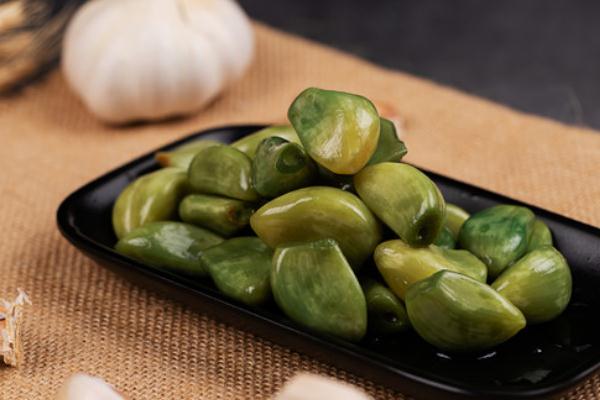 臘八蒜怎么腌制又綠又好吃 臘八蒜的功效和作用 臘八蒜怎么腌制又綠又好吃 臘八蒜的功效和作用