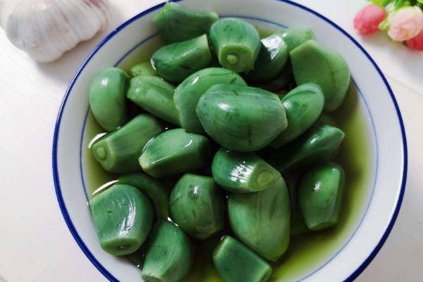 臘八蒜怎么腌制又綠又好吃 臘八蒜的功效和作用 臘八蒜怎么腌制又綠又好吃 臘八蒜的功效和作用