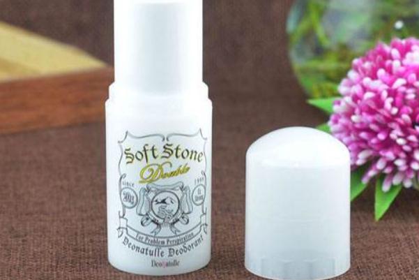 止汗石會導致腋下汗腺堵塞嗎 止汗噴霧和走珠有什么區(qū)別 止汗石會導致腋下汗腺堵塞嗎 止汗噴霧和走珠有什么區(qū)別