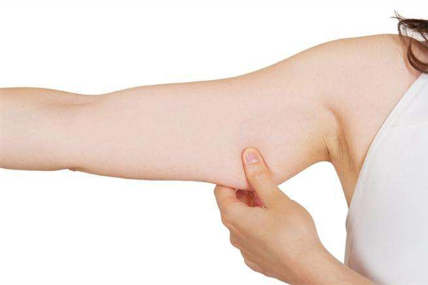 拜拜肉會影響肩寬嗎 拜拜肉有什么危害 拜拜肉會影響肩寬嗎 拜拜肉有什么危害