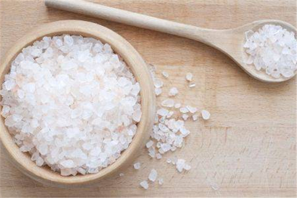 粗鹽可以炒菜吃嗎 粗鹽一般用到哪里 粗鹽可以炒菜吃嗎 粗鹽一般用到哪里