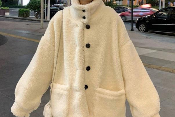 羊羔毛外套怎么搭配好看 羊羔毛外套搭配什么褲子好看 羊羔毛外套怎么搭配好看 羊羔毛外套搭配什么褲子好看