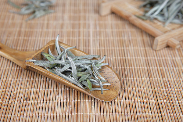 白茶喝了會失眠嗎 白茶喝了會拉肚子嗎 白茶喝了會失眠嗎 白茶喝了會拉肚子嗎