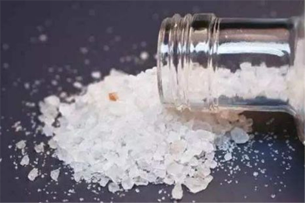 浴鹽和搓泥寶的區(qū)別 浴鹽是磨砂膏嗎 浴鹽和搓泥寶的區(qū)別 浴鹽是磨砂膏嗎