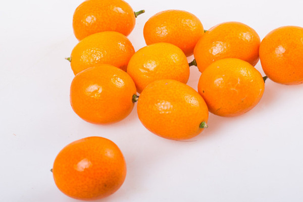 金桔能不能泡酒 金桔泡酒的功效和作用 金桔能不能泡酒 金桔泡酒的功效和作用