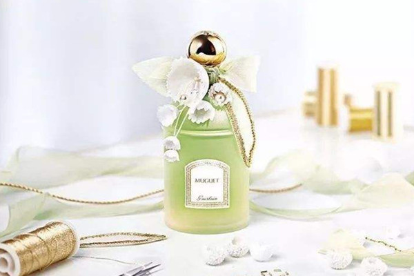 香水的前中后調(diào)是什么意思 香水的前中后調(diào)一般時間是多久 香水的前中后調(diào)是什么意思 香水的前中后調(diào)一般時間是多久