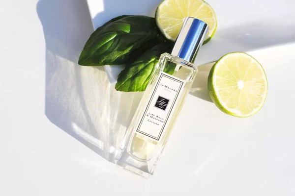 香水的前中后調(diào)是什么意思 香水的前中后調(diào)一般時間是多久 香水的前中后調(diào)是什么意思 香水的前中后調(diào)一般時間是多久