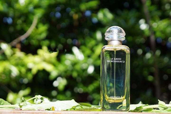 香水會(huì)不會(huì)過(guò)敏 香水需要搖晃再噴嗎 香水會(huì)不會(huì)過(guò)敏 香水需要搖晃再噴嗎