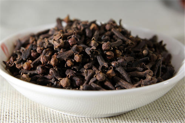 丁香泡水可以天天喝嗎 丁香泡水喝的功效 丁香泡水可以天天喝嗎 丁香泡水喝的功效