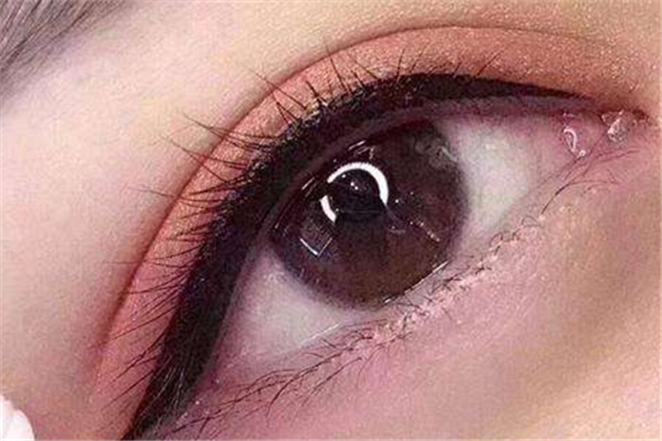 美瞳線(xiàn)會(huì)讓眼睛看起來(lái)大嗎 美瞳線(xiàn)起什么作用 美瞳線(xiàn)會(huì)讓眼睛看起來(lái)大嗎 美瞳線(xiàn)起什么作用