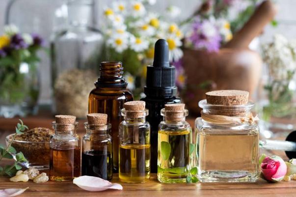 香薰精油什么味道好 香薰精油對(duì)身體有害嗎 香薰精油什么味道好 香薰精油對(duì)身體有害嗎