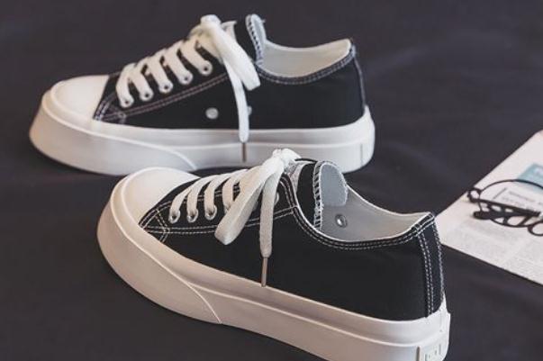 回力帆布鞋會(huì)越穿越大嗎 回力帆布鞋會(huì)腳臭嗎 回力帆布鞋會(huì)越穿越大嗎 回力帆布鞋會(huì)腳臭嗎